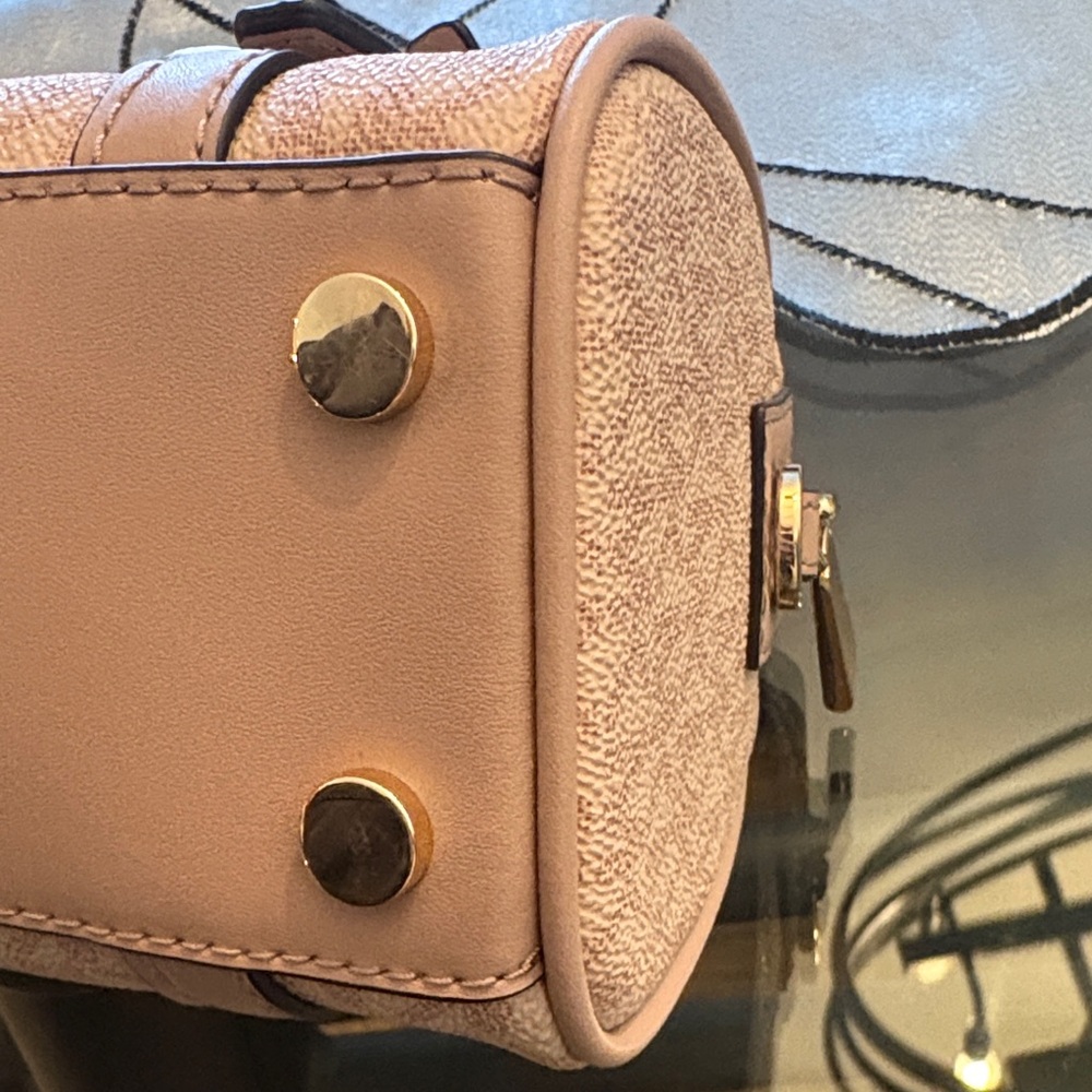 Michael Kors Blush Mini Bag with Gold Accents - Picture 3 of 9